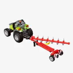 Großer Traktor mit Werkzeugen