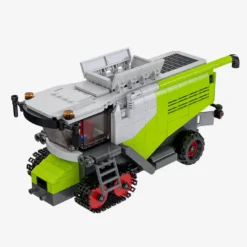 Mähdrescher mit Trailer und extra Schneidwerk